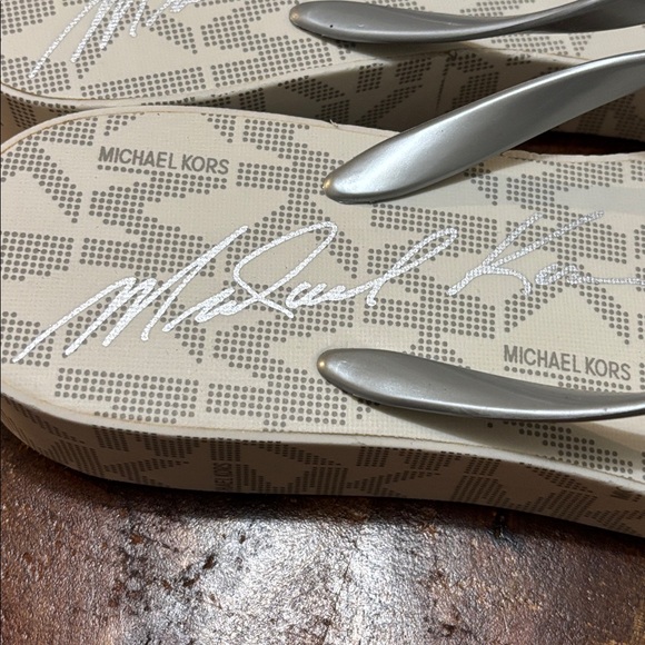 NWOT MICHAEL Michael Kors Bedford Platform Flip Flops - Picture 8 of 10